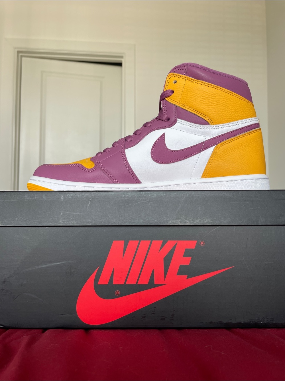 Lakers/Kobe Bryant Tribute Nike Men’s High-Top Sneakers - Purple/Yellow/White